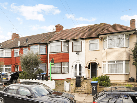 ** Probate Sale ** - 3 Bed, 2 Bath Terraced House